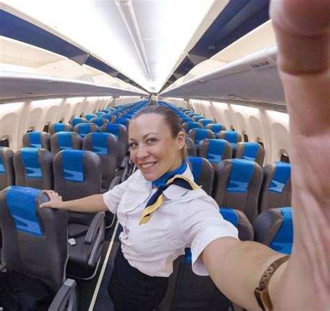 Influencer Flight Attendant With 3.5 Million Followers。